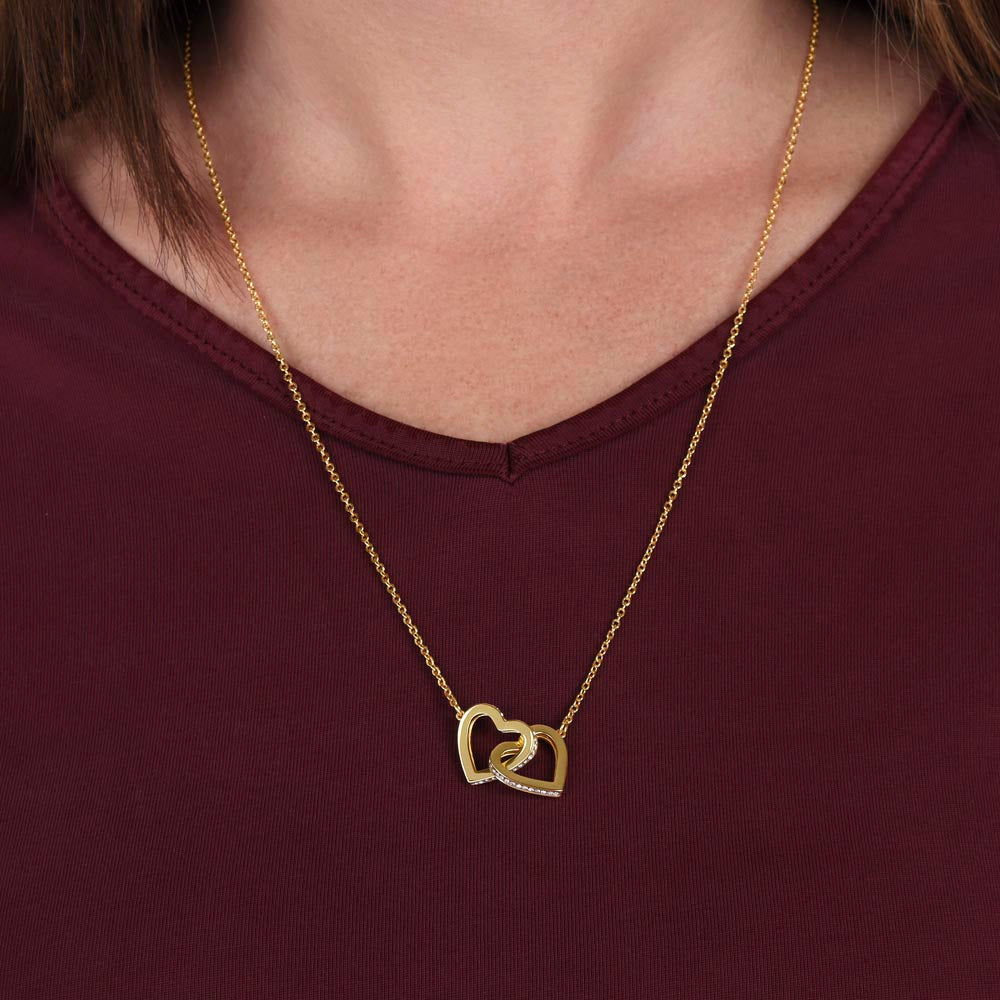 Interlocking Hearts Necklace – A Timeless Gift for Mom